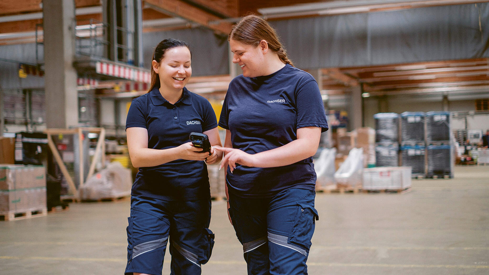 Lisa Ederer (left) passes on her expertise to others. 
(Picture: Stefan Gergely)